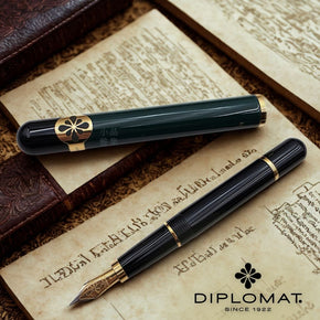 DIPLOMAT X.O. Collection Cigar-Shaped Fountain Pen – Racing Green (Limited Edition of 555 Pieces Worldwide)