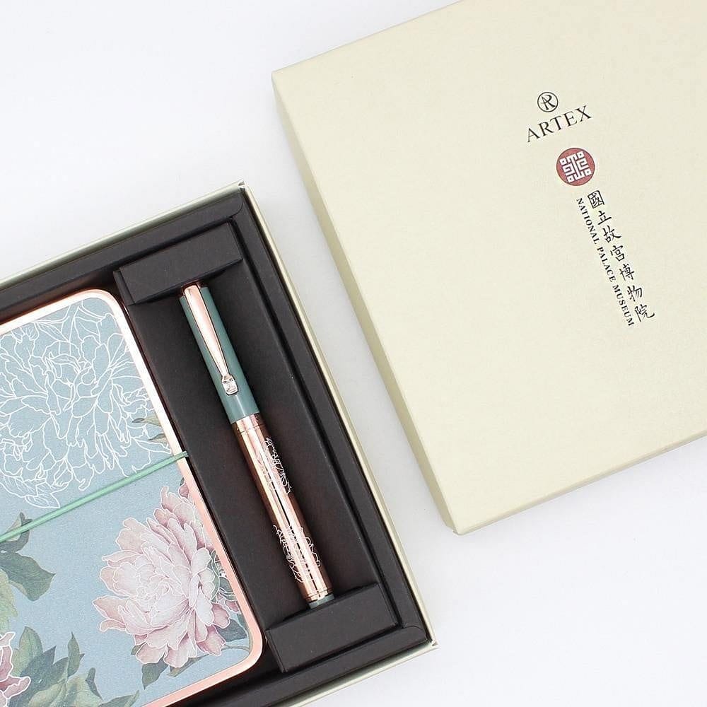 ARTEX x National Palace Museum Peace and Wealth Fountain Pen Gift Set Grey  green - TY Lee Pen Shop - TY Lee Pen Shop