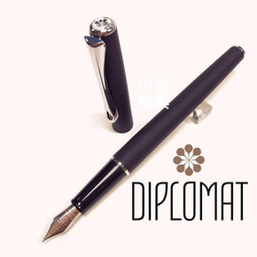 DIPLOMAT TRAVELLER BLACK MATT-SILVER Fountain Pen - TY Lee Pen Shop