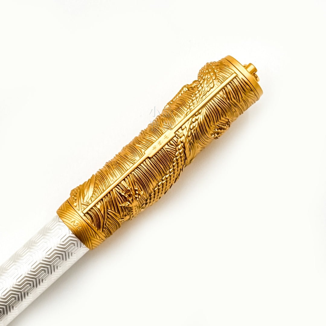 Herten Totem Pen Een Set Van 2 Pennen, Waarvan 1 Vulpen Met 18 Kt Gouden Penpunt En 1061269 Herten Totem Pen Een Set Van 2 Pennen, Waarvan 1 Vulpen Met 18 Kt Gouden Penpunt En 1061269